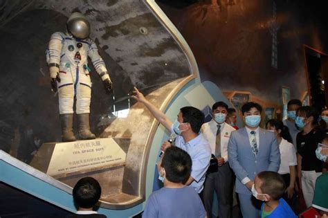 真实版“荒野求生” 中国宇航员完成沙漠生存训练_科技_环球网