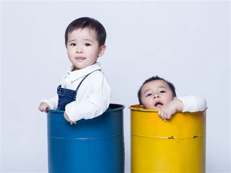 双胞胎男孩儿童摄影_DONALDYUE-站酷ZCOOL