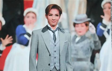 宝冢雪组原首席男役一路真辉确实美人图片