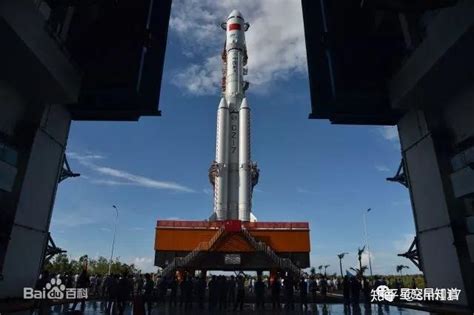 长征七号运载火箭成功转运至发射区_中国载人航天官方网站