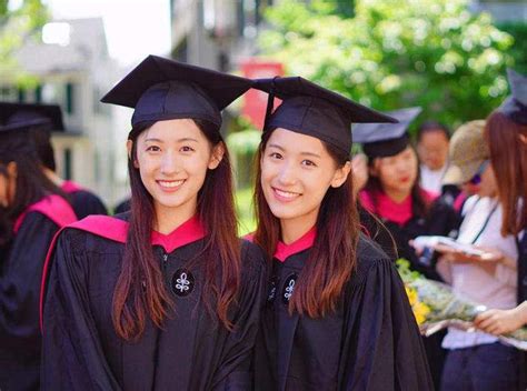 第一位在哈佛毕业典礼演讲的中国学生|界面新闻