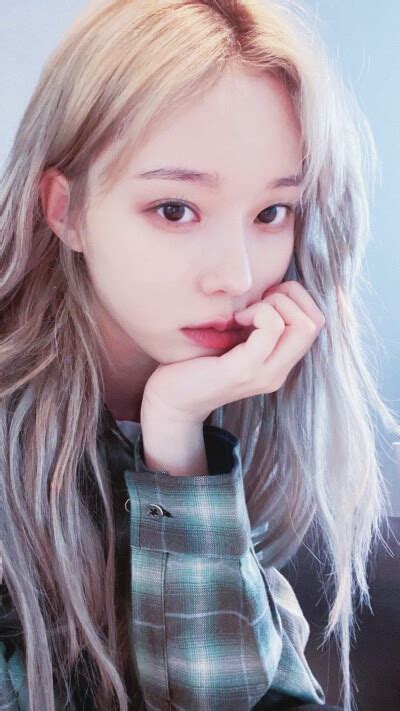 女爱豆权恩妃图片