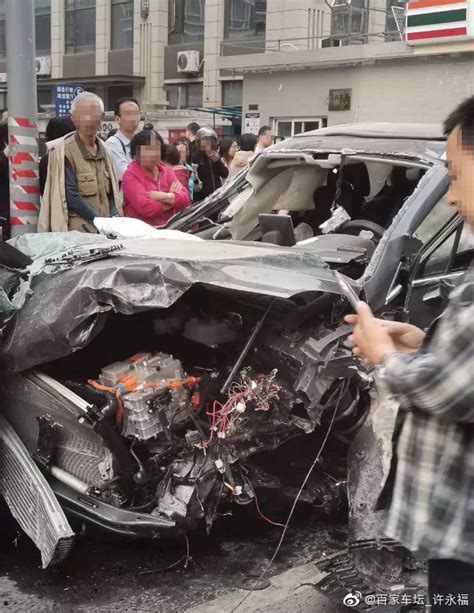 西安女司机驾驶比亚迪唐DM撞车致一死五伤，司机称车辆失控-新浪汽车