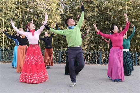 广场舞《心缘》苏科老师领舞，优秀的团队，好看的舞姿_凤凰网视频_凤凰网