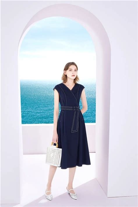 O.S.L.G欧莎莉格女装2020夏季新款搭配：优雅自在，新姿态_资讯_时尚品牌网