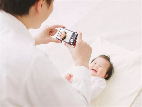 月嫂科普：给宝宝拍照，能开闪光灯吗？