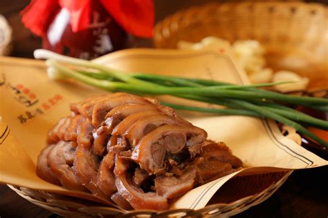 猪头肉怎么做才好吃?--江苏山芋腔餐饮有限公司