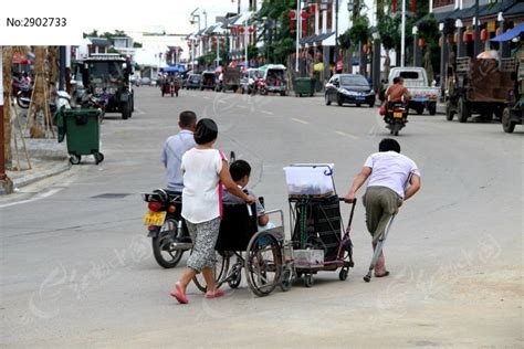 路上抓拍的残疾人高清图片下载_红动中国