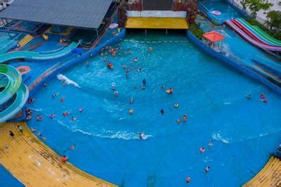 广西梧州：水上乐园避暑享清凉-人民图片网