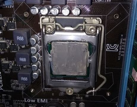 教你怎么在电脑CPU上涂散热硅脂 电脑CPU上涂散热硅脂的操作方法 - 系统之家重装系统