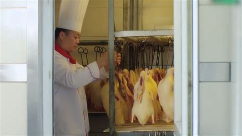 北京烤鸭制作全过程，工序让人大开眼界！