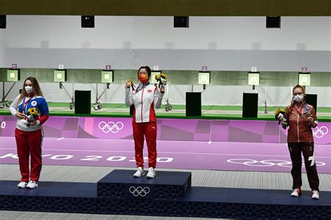 杨倩冲击中国奥运首金成功，许海峰发布祝贺视频yyds！__凤凰网
