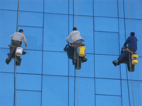 专业高空外墙玻璃清洗施工方案，你了解吗? | 说明书网