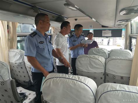 西安交警高新大队至培华检查指导车辆安全工作-西安培华学院-后勤服务中心