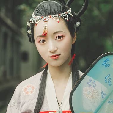 古风秋天头像女生真人版