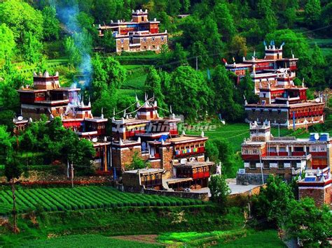 Jiaju Tibetan Village (Danba County, China) - backiee