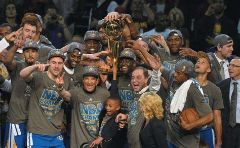 勇士时隔40年在小学生的带领下夺得2015年NBA总冠军 - 球迷屋