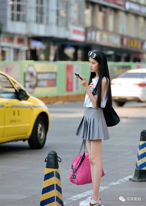 街拍重庆美女: 重庆的街头, 处处是风景