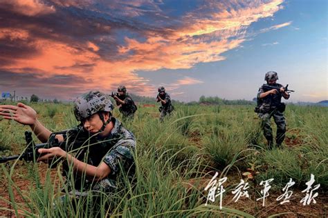 砺兵塞北：第81集团军某旅防空营实弹综合演练掠影 - 中华人民共和国国防部