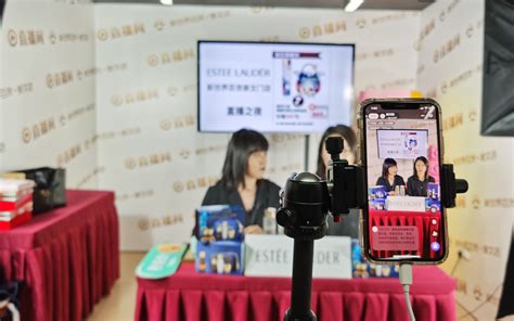 北京消费旺季带动现场直播热潮，商业区推出互动体验，餐厅在线教学-足够资源
