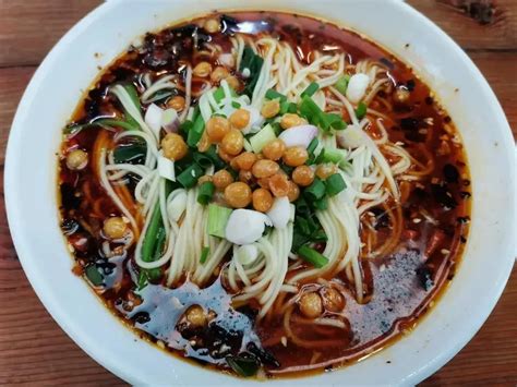 重庆24小时美食图鉴：始于一碗小面，终于一顿烧烤，以及贯穿其中的「红火」江湖味！ - 知乎
