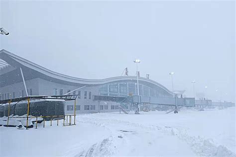 通辽机场战赢70年来罕见暴雪 - 中国民用航空网