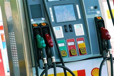 成品油价迎年内第六跌，多数地区95号汽油进入“7元时代”_河北日报客户端