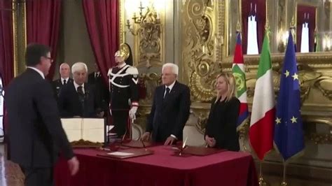 意大利首位女总理宣誓就职_凤凰网视频_凤凰网