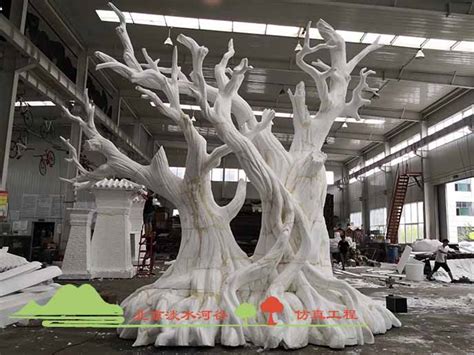 泡沫仿真树制作工艺得到新的提升，表面坚固，不易损坏-舞台道具树
