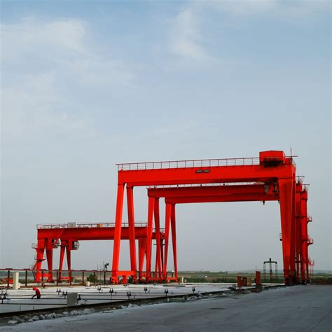 亚泰集团200吨门式起重机安装_成功案例_吉林省广硕重型起重机械有限公司