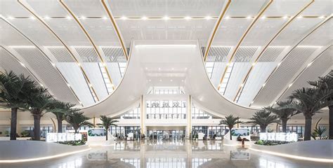 雀舞彩云：中老铁路-西双版纳站室内设计 / CCDI悉地国际 | 建筑学院