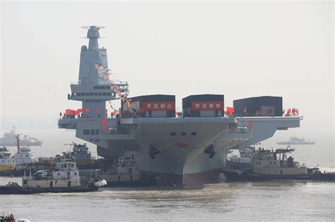 中国第一艘航空母舰辽宁舰模型_中证网