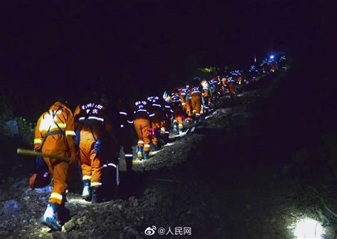 开屏新闻-云南森林消防驰援重庆阻击山火，这几个瞬间看得人热泪盈眶