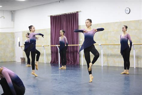 零基础学舞蹈入门第一步！标准的“站立直行”更能提升跳舞专业性_腾讯视频
