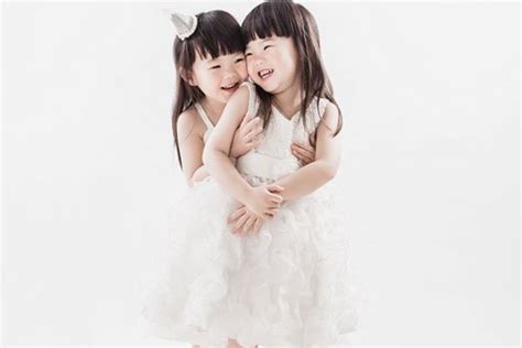 台湾双胞胎姐妹花近照曝光 气质清新甜美__烟台教育网__胶东在线