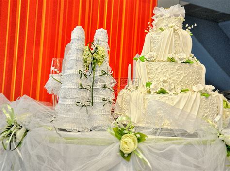 结婚蛋糕摆台(关于婚礼上的甜品台，你知道多少？) - 【爱喜匠】