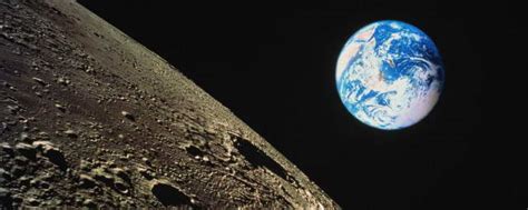 月亮和地球一起升起在地平线上。地球升到月球地平线之上。由NASA提供的图像元素。照片摄影图片_ID:356250028-Veer图库