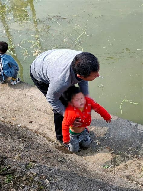 幼儿园布置作业下河摸螺蛳 孩子落水父亲为救其身亡 - 观点 - 华西都市网新闻频道