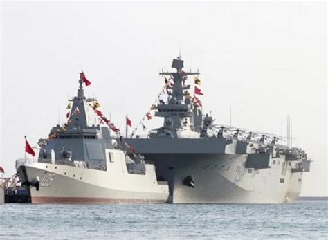 中国首艘075两栖攻击舰入列