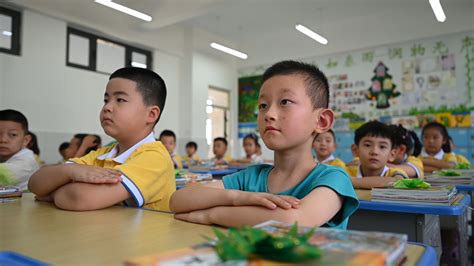 “我们开学啦！”——直击武汉中小学生开学第一日