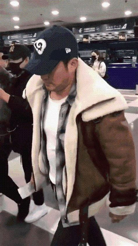 吴京机场发飙，满脸通红的指责拍视频人，难道真的是人红飘了？_代拍_中吴_明星