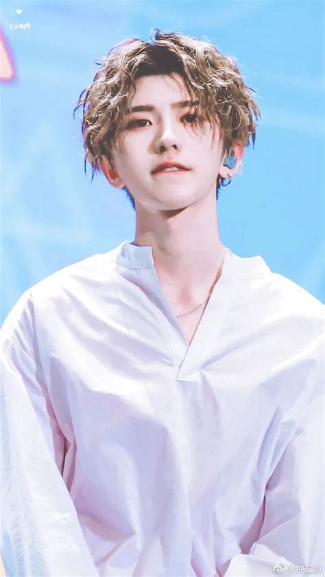 蔡徐坤超帅的照片图片