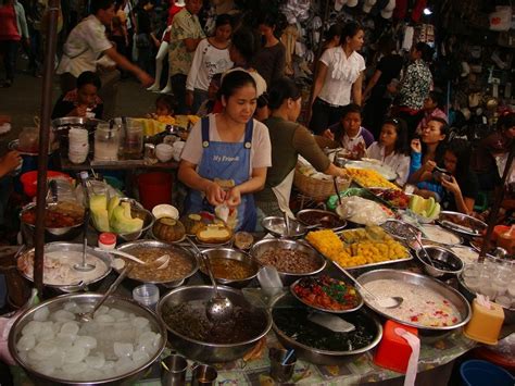 来到柬埔寨著名的吴哥窟观光旅行，欣赏名胜古迹之前先逛逛菜市场_寰驽斋主_新浪博客