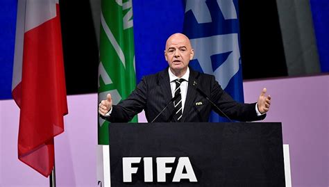 因凡蒂诺连任国际足联主席，新任期志在提升营收和女足投入|界面新闻 · 体育