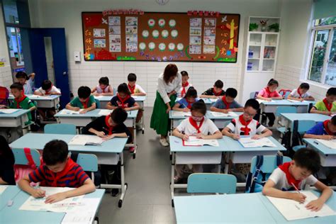 2小时算3课时，每课时补助85元！上海教师课后服务报酬来了…… | 每日经济网