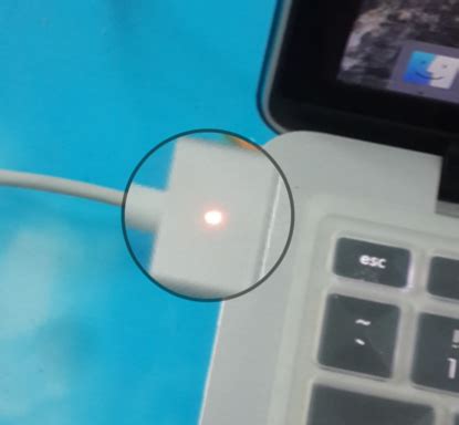 用户iPhone充电被电伤，苹果甩锅引众怒，网友：你有原装充电器？