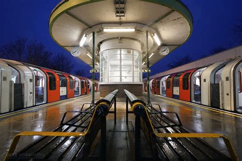 Symmetry on the London Underground Photography - Tube Mapper