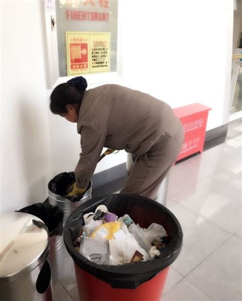 身边最美保洁员-中国地质大学后勤保障处