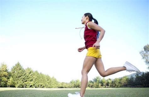 一个跑步8年的资深女跑者告诉你：女生坚持跑步到底有哪些好处