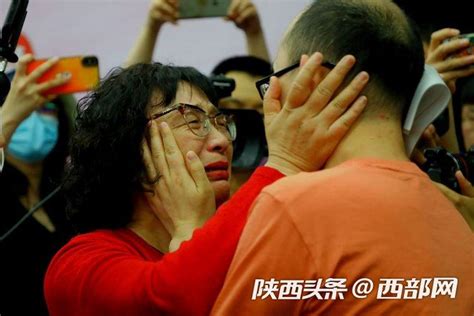 18岁广西桂林女孩苦苦寻母7年 千里之外带回母亲-坚持|孝心-浙江在线-在线首页
